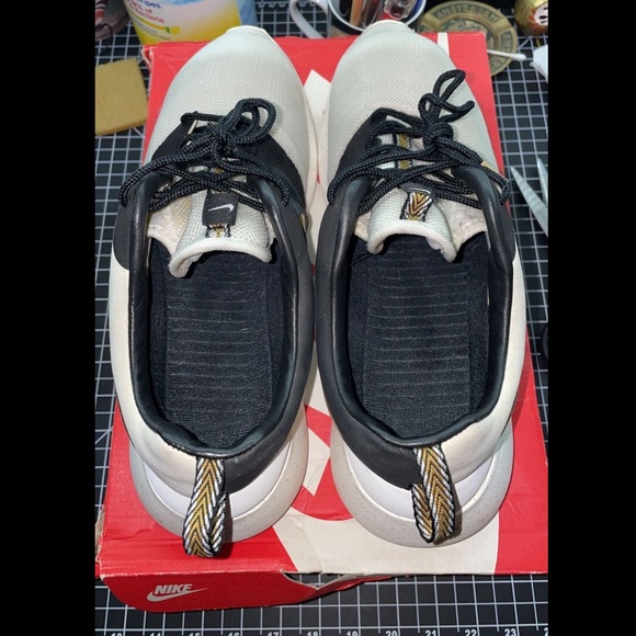 Nike Rosherun HYP PRM QS “Gold Trophy” sz10 - Picture 6 of 8